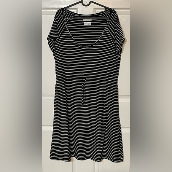 Columbia Women's Size XL PFG Omni-Wick Drawstring Cinched Waist Dress - Picture 2 of 5